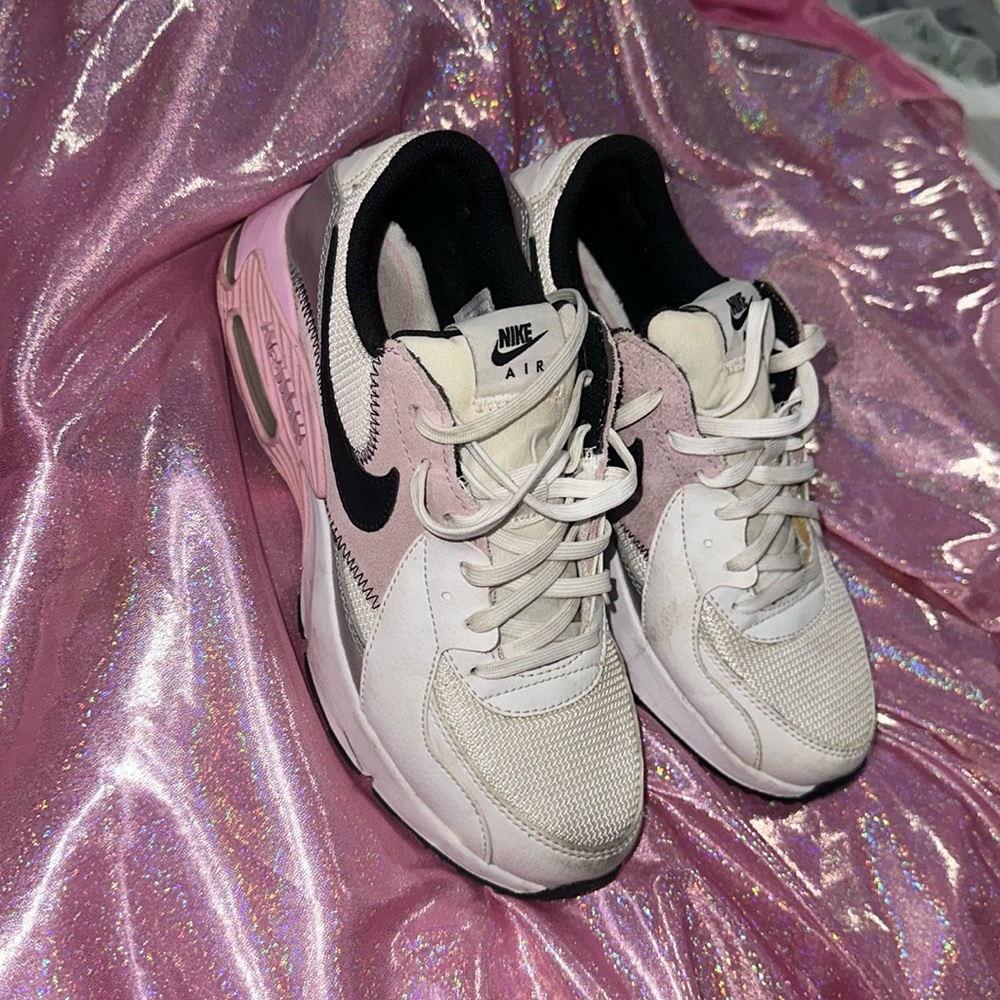 White pink Nike Air Max shoes 7.5